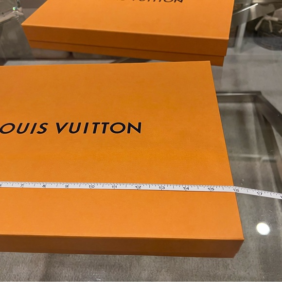 Louis Vuitton Magnetic Gift Boxes - Picture 7 of 9